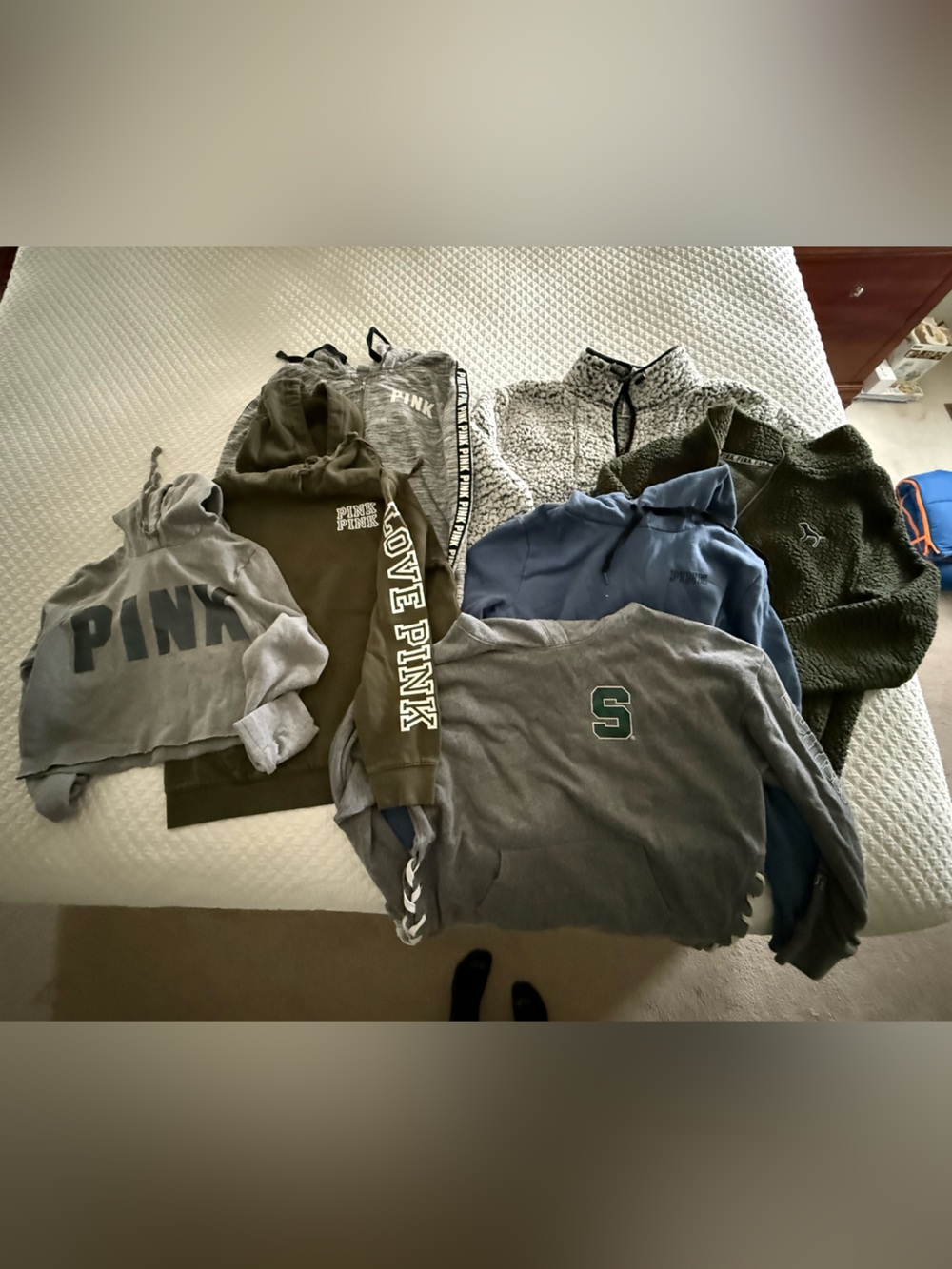 VS PINK Sweatshirt Lot